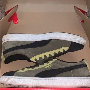 Junior Suede Pumas SIZE 7Y